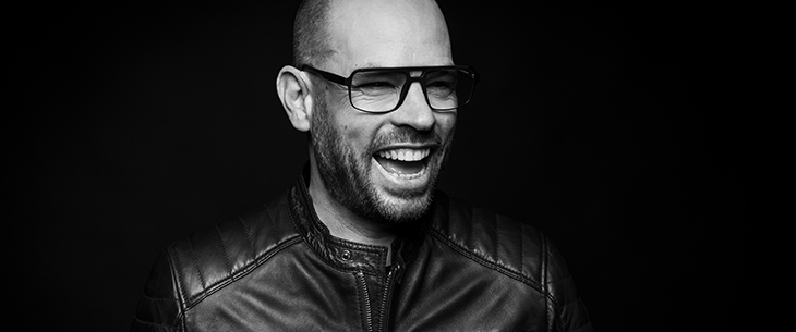 Peter Luts: “Ik mikte op de discotheken, maar dankzij de vastgoedmakelaars, een personal trainer en TikTokkers is ‘Made 2 Move’ goed op weg om een hit te worden!” Peter Luts: “Ik mikte op de discotheken, maar dankzij de vastgoedmakelaars, een personal trainer en TikTokkers is ‘Made 2 Move’ goed op weg om een hit te worden!”