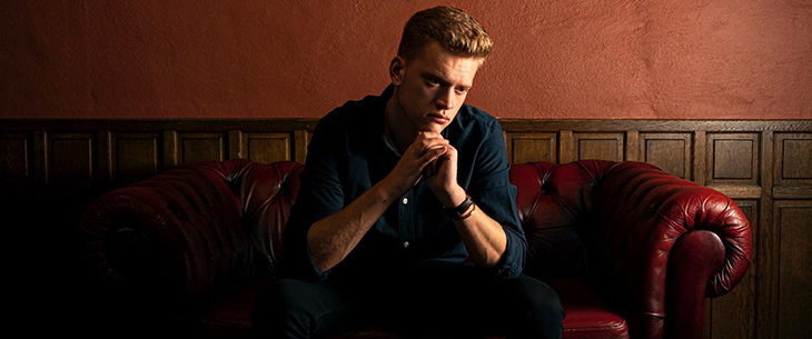Jérémie Vrielynck brengt akoestische liveversie uit van hitsingle 'Slechte gewoonte' Jérémie Vrielynck brengt akoestische liveversie uit van hitsingle 'Slechte gewoonte'