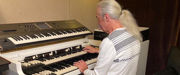 Op z’n 74ste is instrumentalist Yvan Guilini hipper dan ooit: “Mijn album verschijnt in meer dan 130 landen: Japan, Azië, Rusland, Mexico, Scandinavië…ze zien het allemaal zitten. Dat belooft!” Op z’n 74ste is instrumentalist Yvan Guilini hipper dan ooit: “Mijn album verschijnt in meer dan 130 landen: Japan, Azië, Rusland, Mexico, Scandinavië…ze zien het allemaal zitten. Dat belooft!”