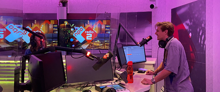 Nederlandse radio-dj Giel Beelen nodigde Daniël Busser uit in zijn populaire ochtendshow Nederlandse radio-dj Giel Beelen nodigde Daniël Busser uit in zijn populaire ochtendshow