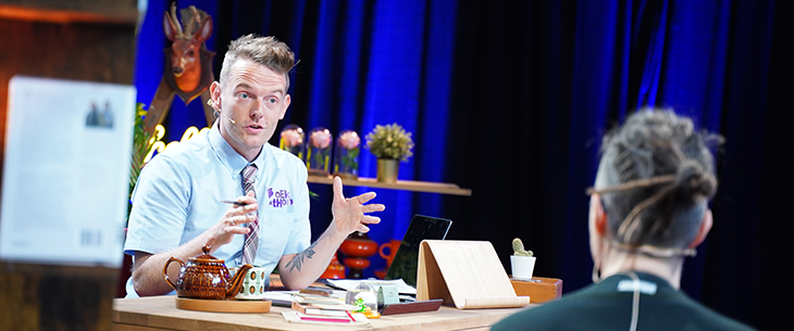 Tom De Cock zet met ‘Boekathon’ de eindsprint in op LEES! Het Boekenfestival Tom De Cock zet met ‘Boekathon’ de eindsprint in op LEES! Het Boekenfestival