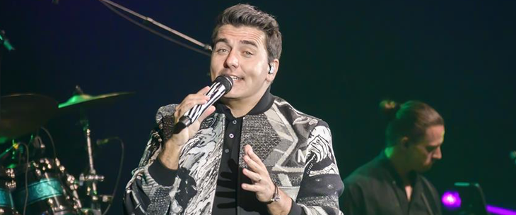 Jan Smit kondigt tijdens 2de Sportpaleisconcert nieuwe theatertournee in Vlaanderen aan Jan Smit kondigt tijdens 2de Sportpaleisconcert nieuwe theatertournee in Vlaanderen aan