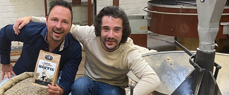 Zanger-accordeonist Johan Veugelers: “Mijn koffielied zorgde voor een prachtige zomer en een onverwacht succesvolle verkoop van de ‘Johan Veugelers Koffie’! Zanger-accordeonist Johan Veugelers: “Mijn koffielied zorgde voor een prachtige zomer en een onverwacht succesvolle verkoop van de ‘Johan Veugelers Koffie’!
