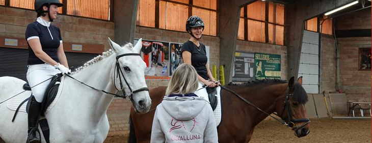 Manege Meerdaalhof uit Oud-Heverlee ontving dit weekend Paralympisch amazone Manon Claeys