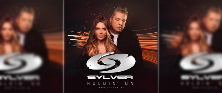 Sylver dropt catchy break-up song ‘Holdin’ On’ en werkte hiervoor samen met Jeroen Swinnen (‘Liefde voor Muziek’, Vive la Fête) Sylver dropt catchy break-up song ‘Holdin’ On’ en werkte hiervoor samen met Jeroen Swinnen (‘Liefde voor Muziek’, Vive la Fête)
