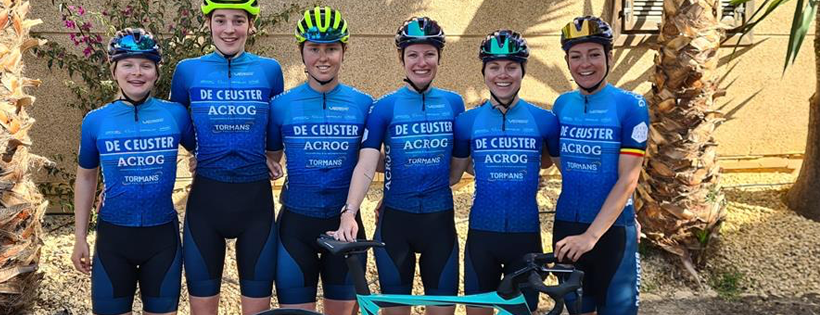 Wielerploeg De Ceuster Acrog stelt het truitje van het wegteam voor in Spanje Wielerploeg De Ceuster Acrog stelt het truitje van het wegteam voor in Spanje
