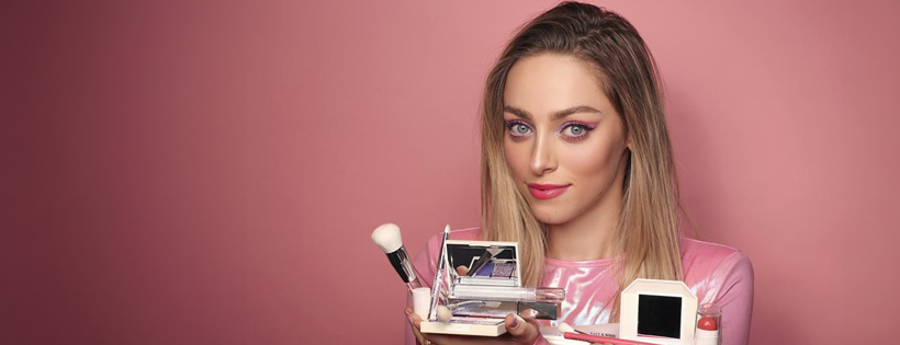 Camille lanceert haar eigen make-upcollectie: “Als mensen zich hiermee beter gaan voelen en zichzelf kunnen zijn, is mijn missie meer dan geslaagd!” Camille lanceert haar eigen make-upcollectie: “Als mensen zich hiermee beter gaan voelen en zichzelf kunnen zijn, is mijn missie meer dan geslaagd!”