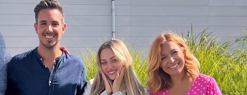 Inspelend op goede huidverzorging bij kinderen en jongeren, een trend die al een tijdje hot is als je kijkt naar de talrijke filmpjes op TikTok en Instagram, lanceert de populaire 22-jarige zangeres en actrice Camille (Dhont) deze week haar eigen mak Inspelend op goede huidverzorging bij kinderen en jongeren, een trend die al een tijdje hot is als je kijkt naar de talrijke filmpjes op TikTok en Instagram, lanceert de populaire 22-jarige zangeres en actrice Camille (Dhont) deze week haar eigen mak
