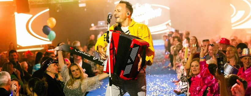 Zanger-accordeonist Johan Veugelers deed een streamstunt op Ambiance XL: “De mobiele providers hebben de test prima doorstaan" Zanger-accordeonist Johan Veugelers deed een streamstunt op Ambiance XL: “De mobiele providers hebben de test prima doorstaan"