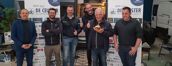 Hechtelse Doorzetters vieren zaterdag hun 20ste verjaardag met een vernieuwd wielerevent, een eigen hamburger en ‘de van 8 tot middernacht’-fuif met Bjorn Verhoeven Hechtelse Doorzetters vieren zaterdag hun 20ste verjaardag met een vernieuwd wielerevent, een eigen hamburger en ‘de van 8 tot middernacht’-fuif met Bjorn Verhoeven