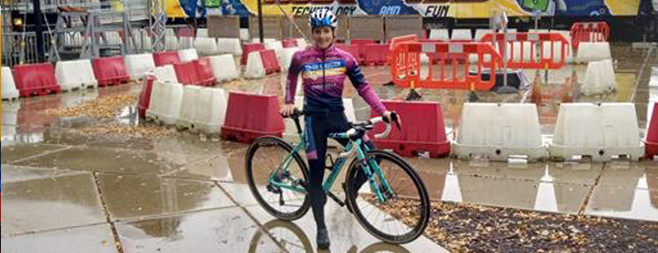 Essense thuisrijdster Alicia Franck is klaar voor de Exact Cross: “Een podiumplek? Waarom niet?” Essense thuisrijdster Alicia Franck is klaar voor de Exact Cross: “Een podiumplek? Waarom niet?”