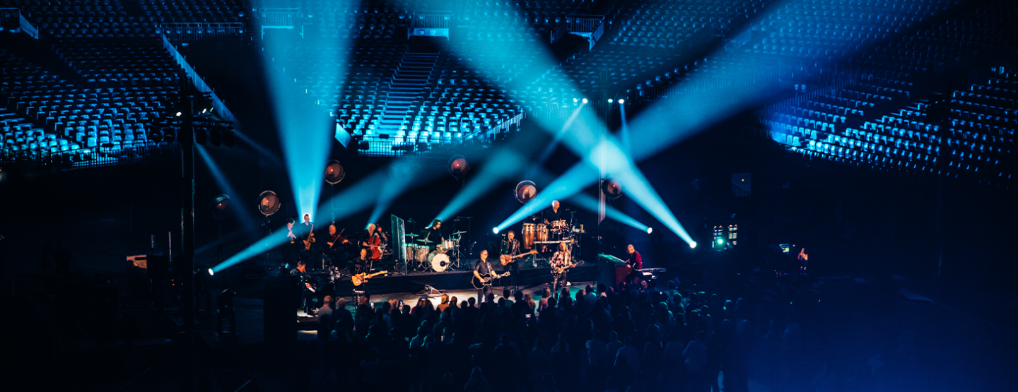 Guus Meeuwis warmt  Antwerpse AFAS Dome op met intiem mini-concert