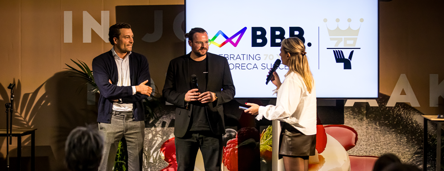 Maxim Sergeant en Viktor Verhulst (De Snackcentrale) stellen K3 Kaashartjes officieel voor aan het Nederlandse publiek op horecabeurs BBB Maastricht Maxim Sergeant en Viktor Verhulst (De Snackcentrale) stellen K3 Kaashartjes officieel voor aan het Nederlandse publiek op horecabeurs BBB Maastricht