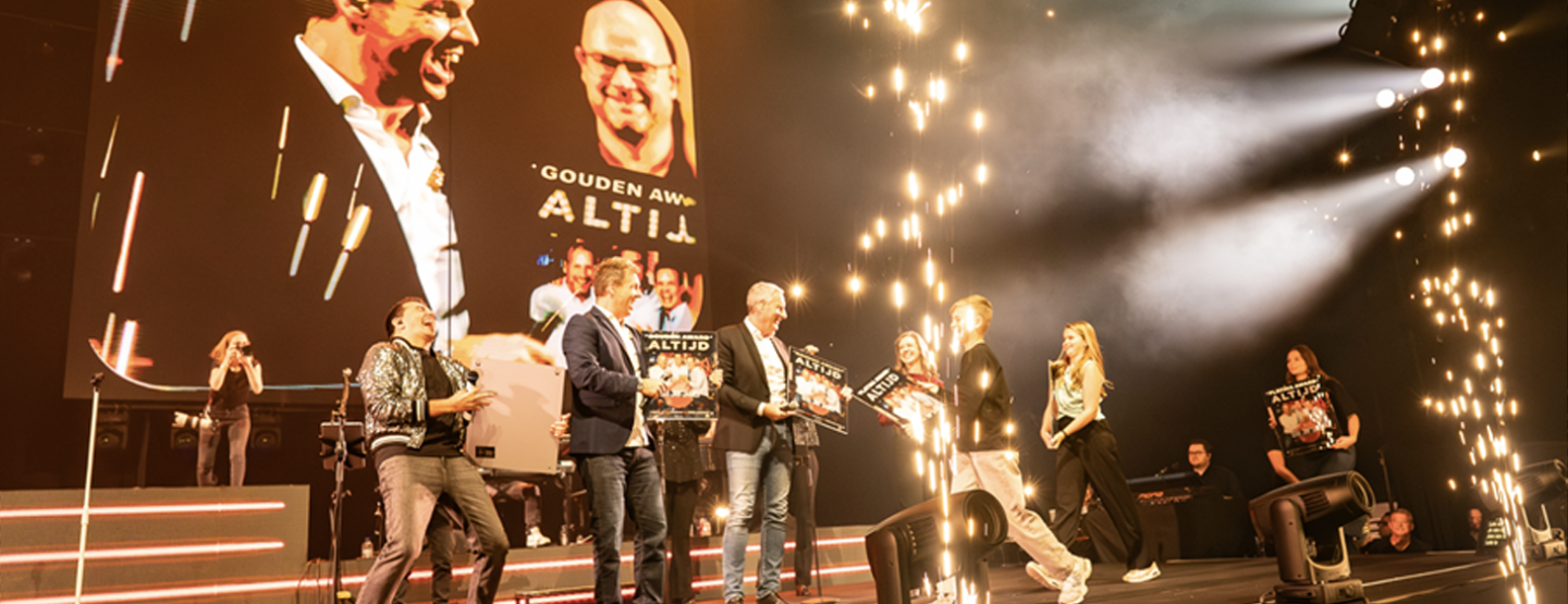 Jan Smit, Gert en James krijgen goud en platina voor ‘Altijd’ Jan Smit, Gert en James krijgen goud en platina voor ‘Altijd’