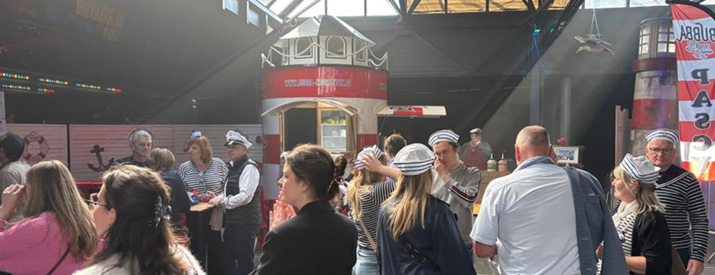 Truienaar lanceert gloednieuwe krokettenvuurtoren op Het Schlagerfestival Truienaar lanceert gloednieuwe krokettenvuurtoren op Het Schlagerfestival