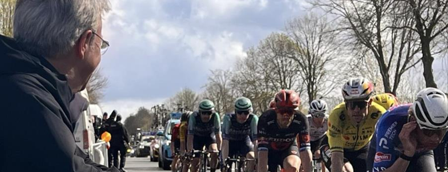 Garry Hagger: van de motor naar het koerspodium "Ik zag op de Oude Kwaremont al dat Pogacar over goeie papieren beschikte"