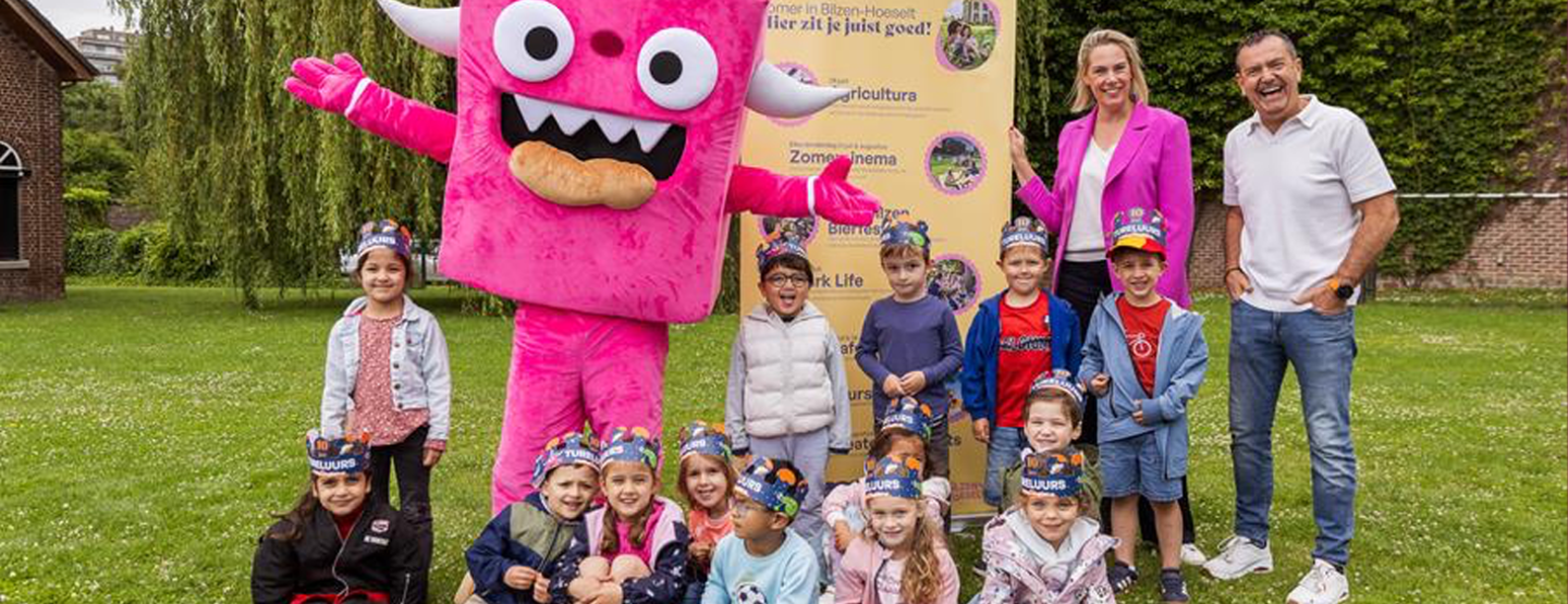 70 schoolkinderen geven de aftrap voor 10 jaar Tureluurs en het toeristische zomerprogramma van Bilzen-Hoeselt 70 schoolkinderen geven de aftrap voor 10 jaar Tureluurs en het toeristische zomerprogramma van Bilzen-Hoeselt
