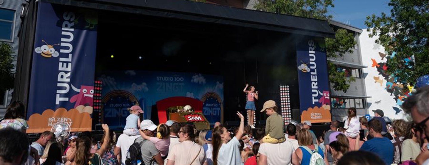 Kinderstadsfestival Tureluurs pakt uit met recordeditie: 8.000 bezoekers vieren feestelijk jubileum in Bilzen-Hoeselt Kinderstadsfestival Tureluurs pakt uit met recordeditie: 8.000 bezoekers vieren feestelijk jubileum in Bilzen-Hoeselt