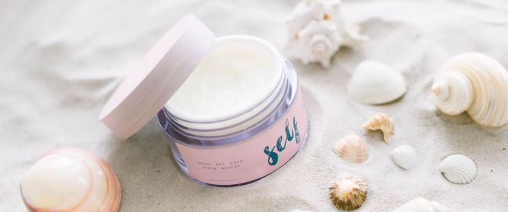 Gebruik herstellende body butter in plaats van aftersun