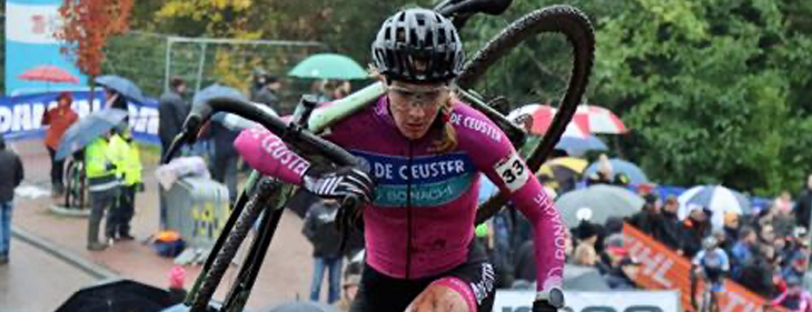 Alicia Franck en Laura Verdonschot vieren zondag, tijdens de wereldbekercyclocross in Antwerpen, samen hun verjaardag!