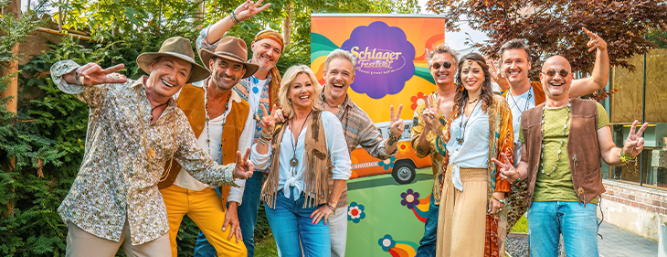 Peace and Love tijdens spotopnames van Flower Power-editie van Het Schlagerfestival