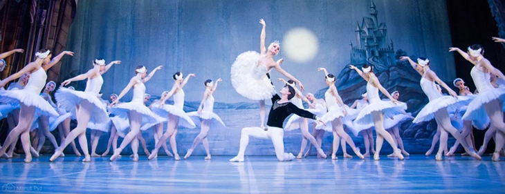 Gerenommeerd International Festival Ballet keert terug naar België met prachtige balletklassiekers 'Giselle' en 'Het Zwanenmeer'