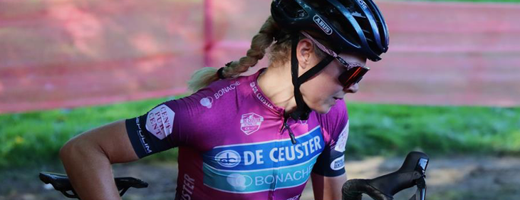 Vierde overwinning op rij én veertiende plek op de UCI-ranking voor veldrijdster Laura Verdonschot