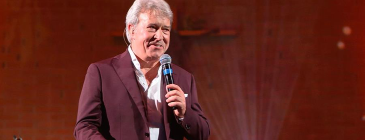 &ldquo;Wat uitgekleed, maar wondermooi&rdquo;: Garry Hagger staat alleen met piano in Fakkeltheater