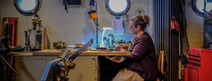 Zilversmid uit Lier maakt awards Gouden Jefkes