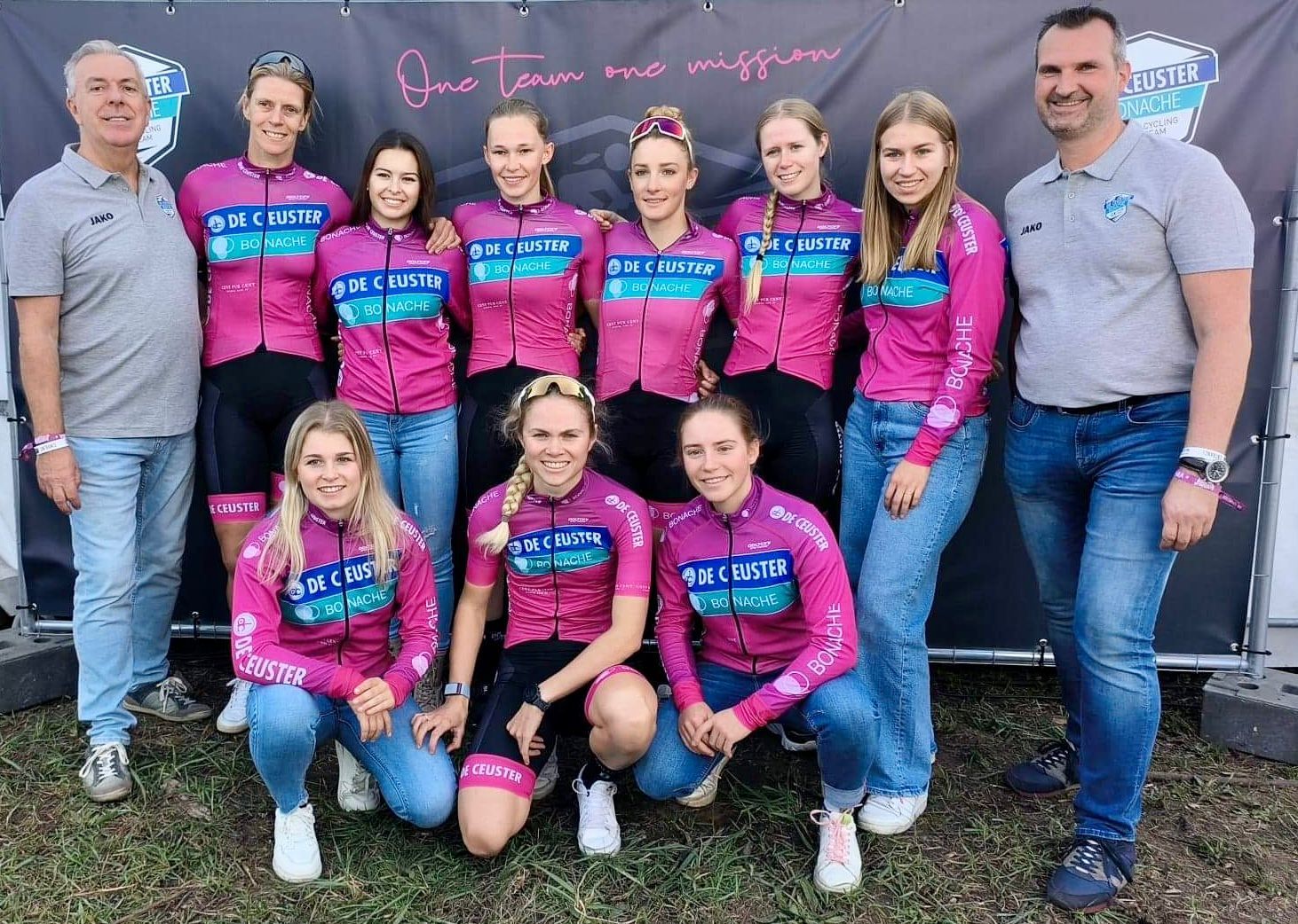 1021-41759-de-ceuster-bonache-cycling-team-teamfoto-c12bd51f38e68644.jpg